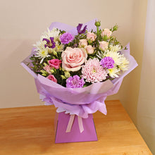 Load image into Gallery viewer, Pastel GiftBox Bouquet